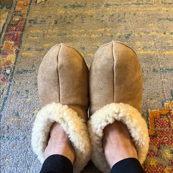 Cozy Tan and Cream Slippers from real sheep, fits 8-8.5 woman, - Picture 7 of 14
